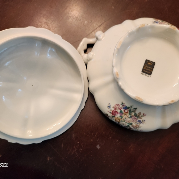 Crown Bavaria Germany Bouquet Footed Covered Dish- Floral  W/Silver Trim. No Cra - Picture 5 of 5